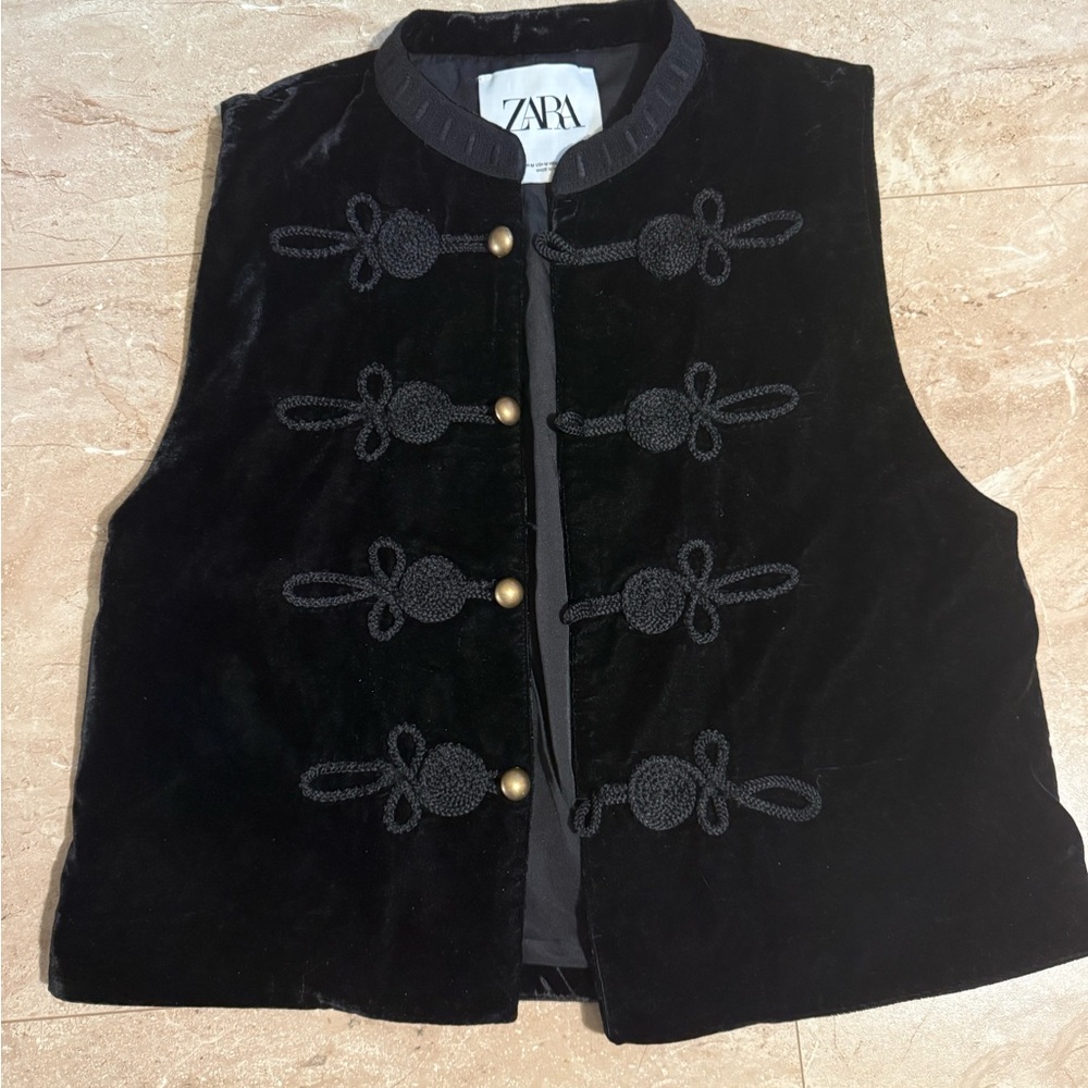 Zara Black Velvet Embroidered Toggle Vest Womens Size Medium